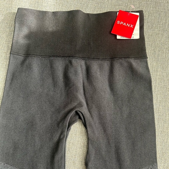 SPANX Seamless Moto Leggings in Very
Black Size XS - Picture 7 of 9
